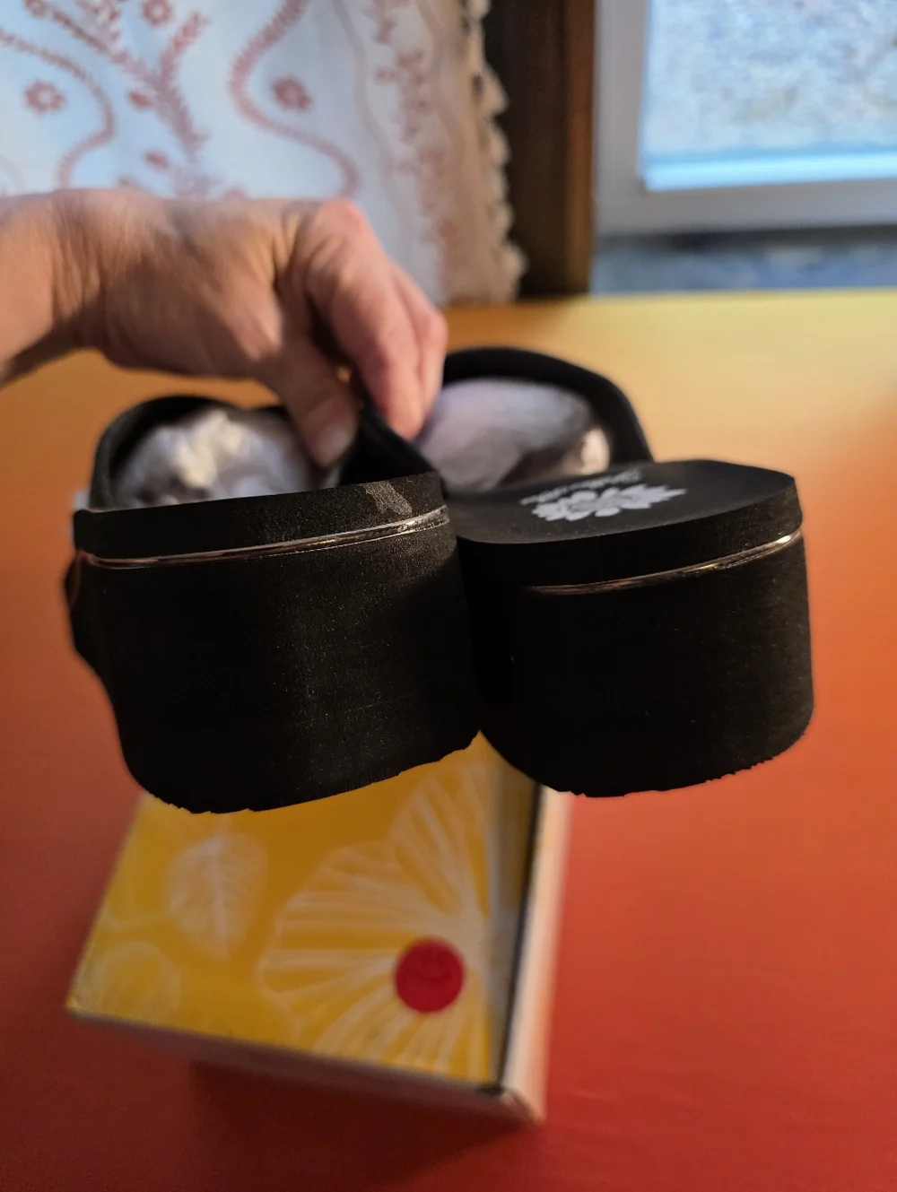 Brand New-Yellow Box Black Beaded Thong Sandals. Size 9.5 Womens - Picture 8 of 9